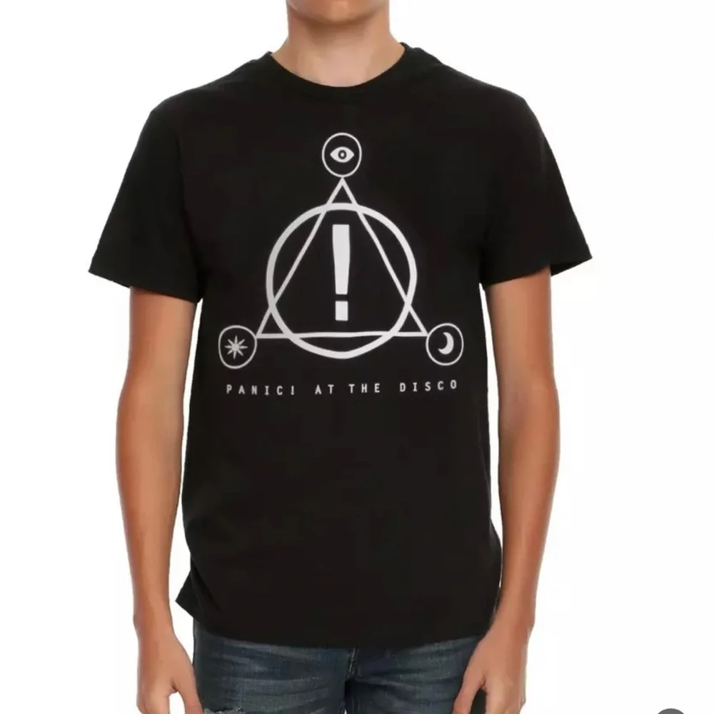 Hot Topic Tee - Picture 5 of 5